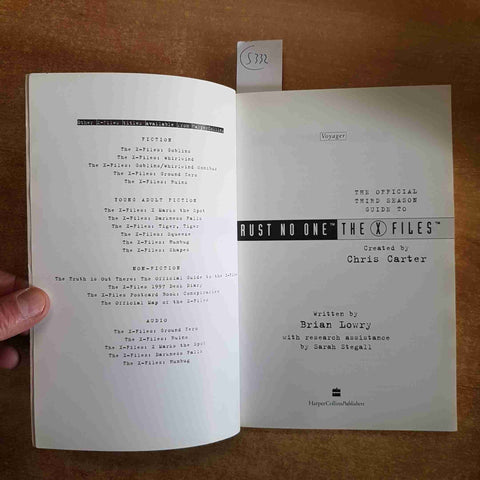 THE OFFICIAL THIRD SEASON GUIDE TO TRUST NO ONE THE X FILES Chris Carter LOWRY