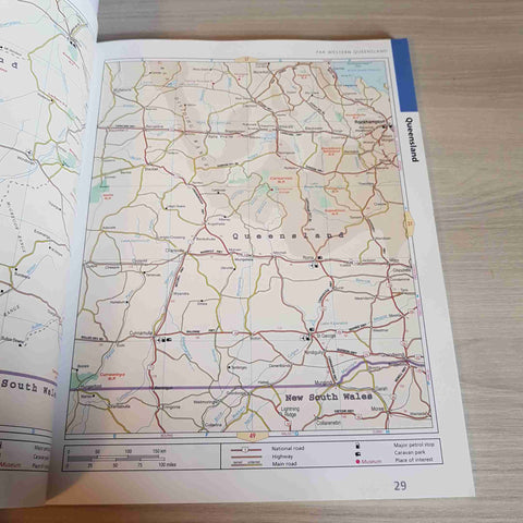 ROAD ATLAS OF AUSTRALIA - BRUCE ELDER - GLOBETROTTER - NEW HOLLAND - 2000