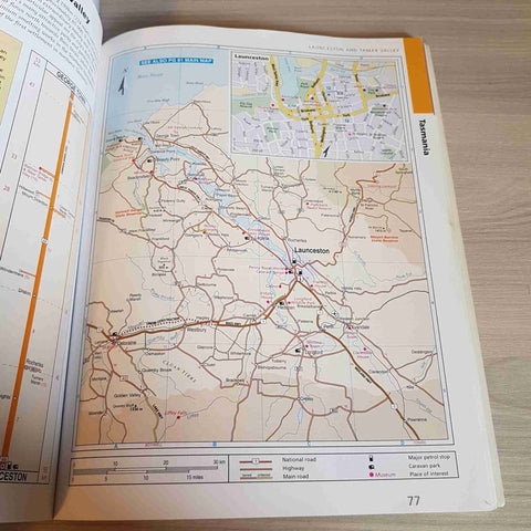 ROAD ATLAS OF AUSTRALIA - BRUCE ELDER - GLOBETROTTER - NEW HOLLAND - 2000