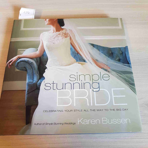 SIMPLE STUNNING BRIDE abiti da sposa accessori idee KAREN BUSSEN 2010 ABRAMS