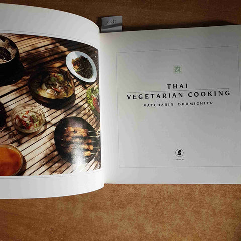 THAI VEGETARIAN COOKING vatcharin bhumichitr 2003 PAVILION vegetariani vegani