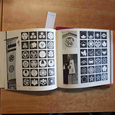 FAMILY CRESTS IN JAPAN 1969 KOSAKU ITO Bijutsu Shuppan-sha STEMMI DI FAMIGLIA