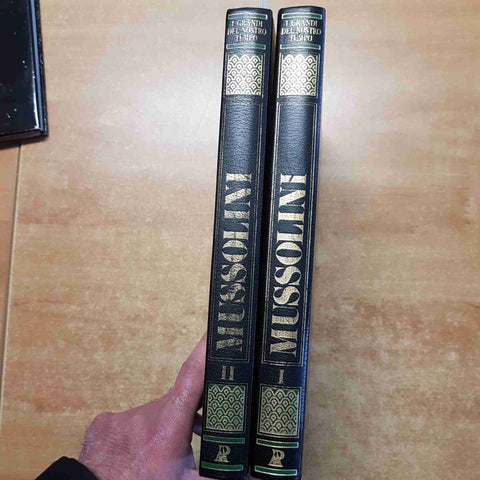 MUSSOLINI LA PRIMA BIOGRAFIA FOTOGRAFICA DEL CAPO DEL FASCISMO 2 volumi PERUZZO