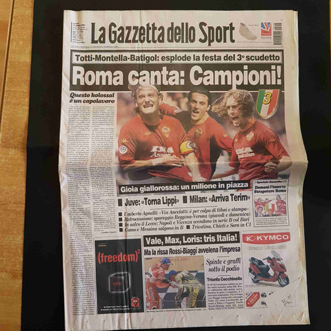 LA GAZZETTA DELLO SPORT 18 GIUGNO 2001 ROMA CANTA: CAMPIONI! SCUDETTO TOTTI BATI