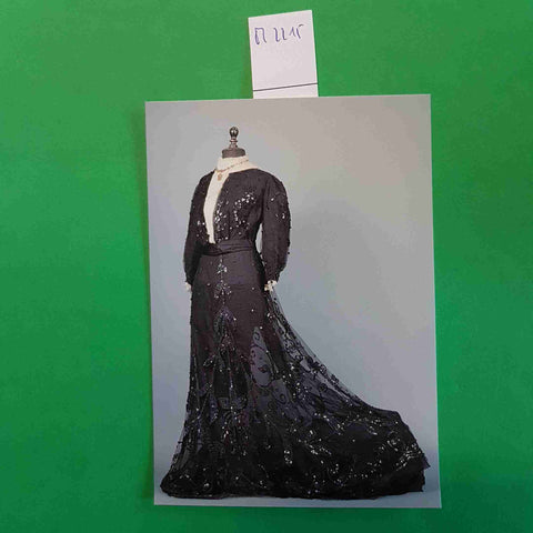 MUSEO DELLA DONNA CILIVERGHE vestito da sera con strascico, in faille nero tulle