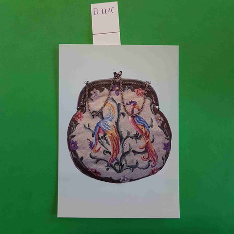 MUSEO DELLA DONNA CILIVERGHE borsetta forma di conchiglia ricamata piccolo punto