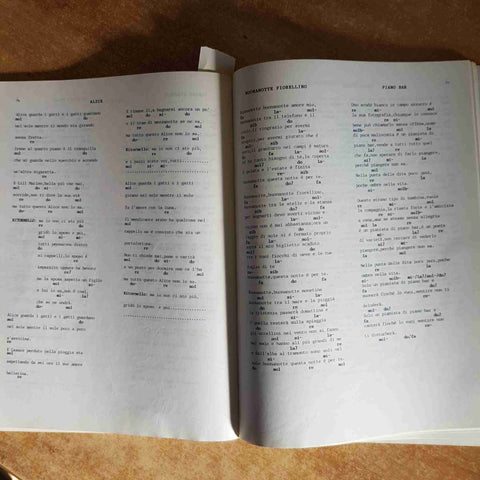 CANTAUTORI ITALIANI 209 CANZONI CON METODO E ACCORDI PER CHITARRA E TASTIERE