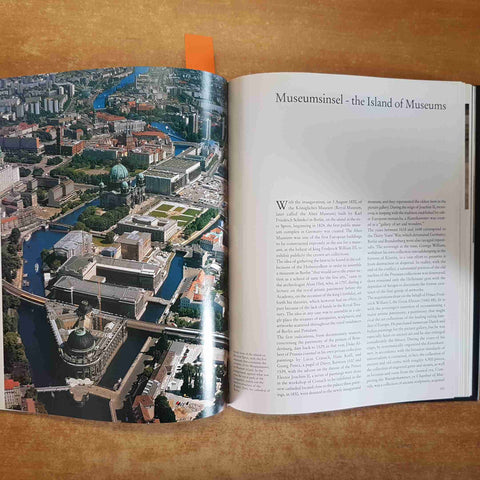 HOUSES OF ART AN EXPLORATION OF ART AND HISTORY THROUGH THE GREATEST MUSEUMS OF