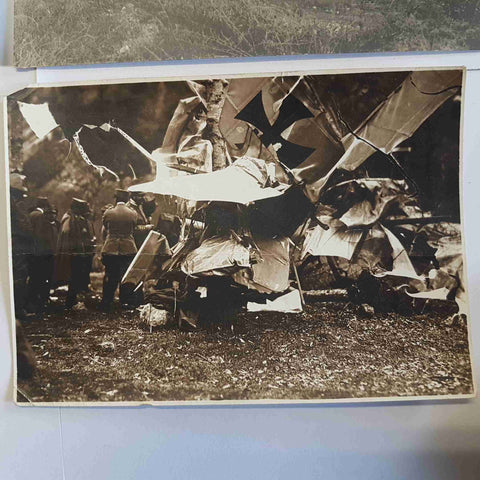 3 Foto originali WW1 Dirigibile Drachen, truppe albanesi relitto Albatros caduto