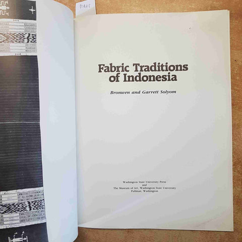 FABRIC TRADITIONS OF INDONESIA SOLYOM TESSUTI BATIK IKAT ARTE 1990 TESSILE