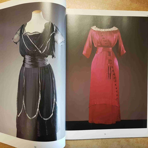DONAZIONE TIRELLI - LA VITA NEL COSTUME MONDADORI 1986 MODA ABITI STORICI TEATRO