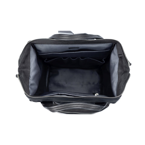 K0037AB | Waterproof Nylon Backpack/Full Grain Leather with Light Grain - Black Color - Polished Nickel Accessories. Dimensions: 27 x 39 x 19 cm - Packaging: Tnt bag