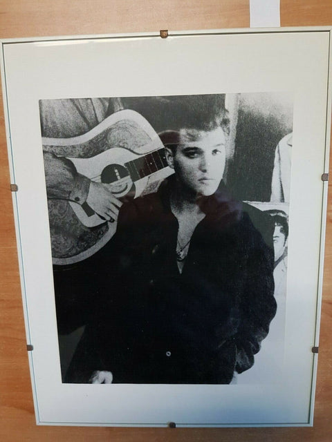 ELVIS PRESLEY - FOTO RITRATTO INCORNICIATO CON VETRO - 40,5 X 30,5 CM - (40