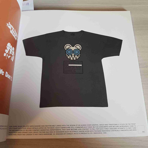 100% COTTON T-SHIRT GRAPHICS - HELLEN WALTERS, TIM FLETCHERLAURENCE KING - 2001
