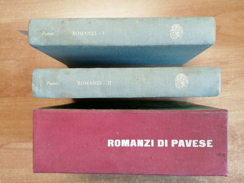 CESARE PAVESE - ROMANZI - 2 VOLUMI EINAUDI + COFANETTO 1962 (6227)